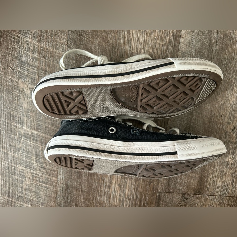 🌸 $10 SALE 🌸 Converse Kids Black Sneakers - Picture 8 of 12